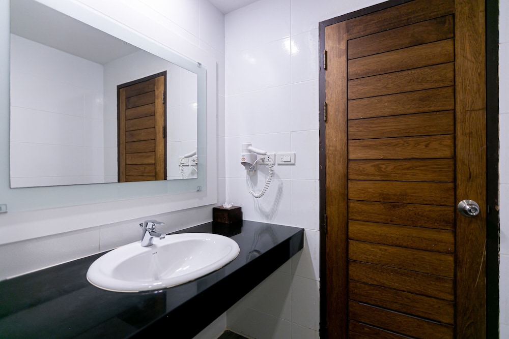 Grand Ratchapruek Hotel 66/70
