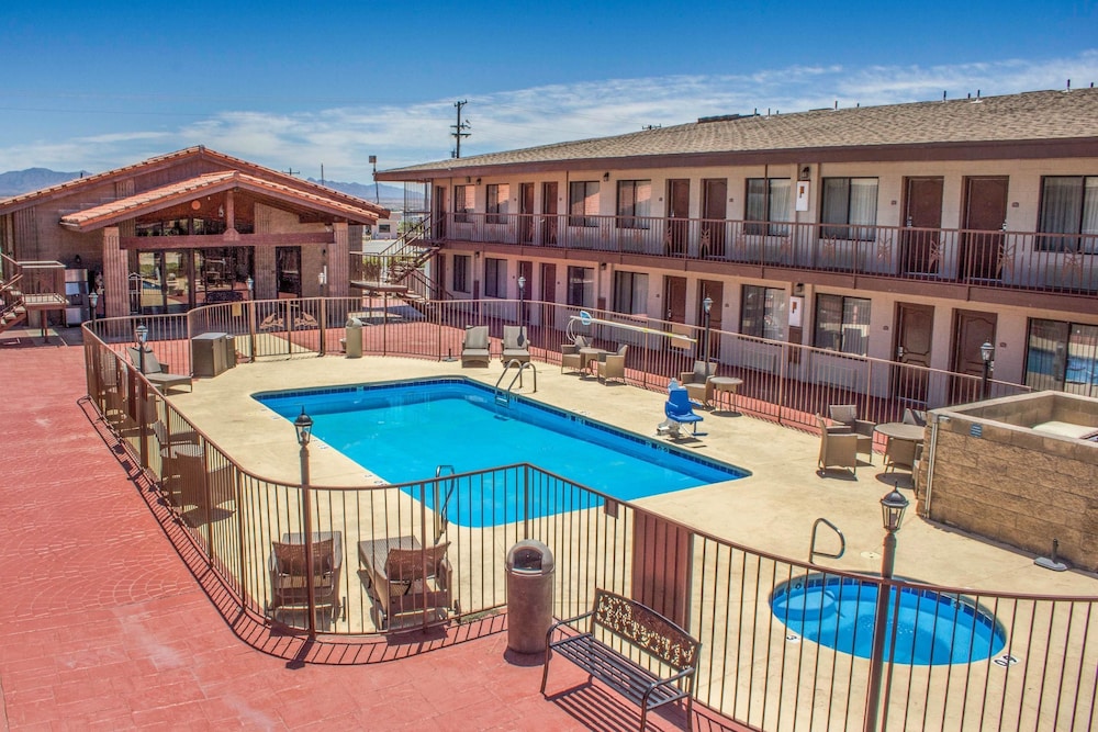 Quality Inn Benson I-10 Exit 304 5/49