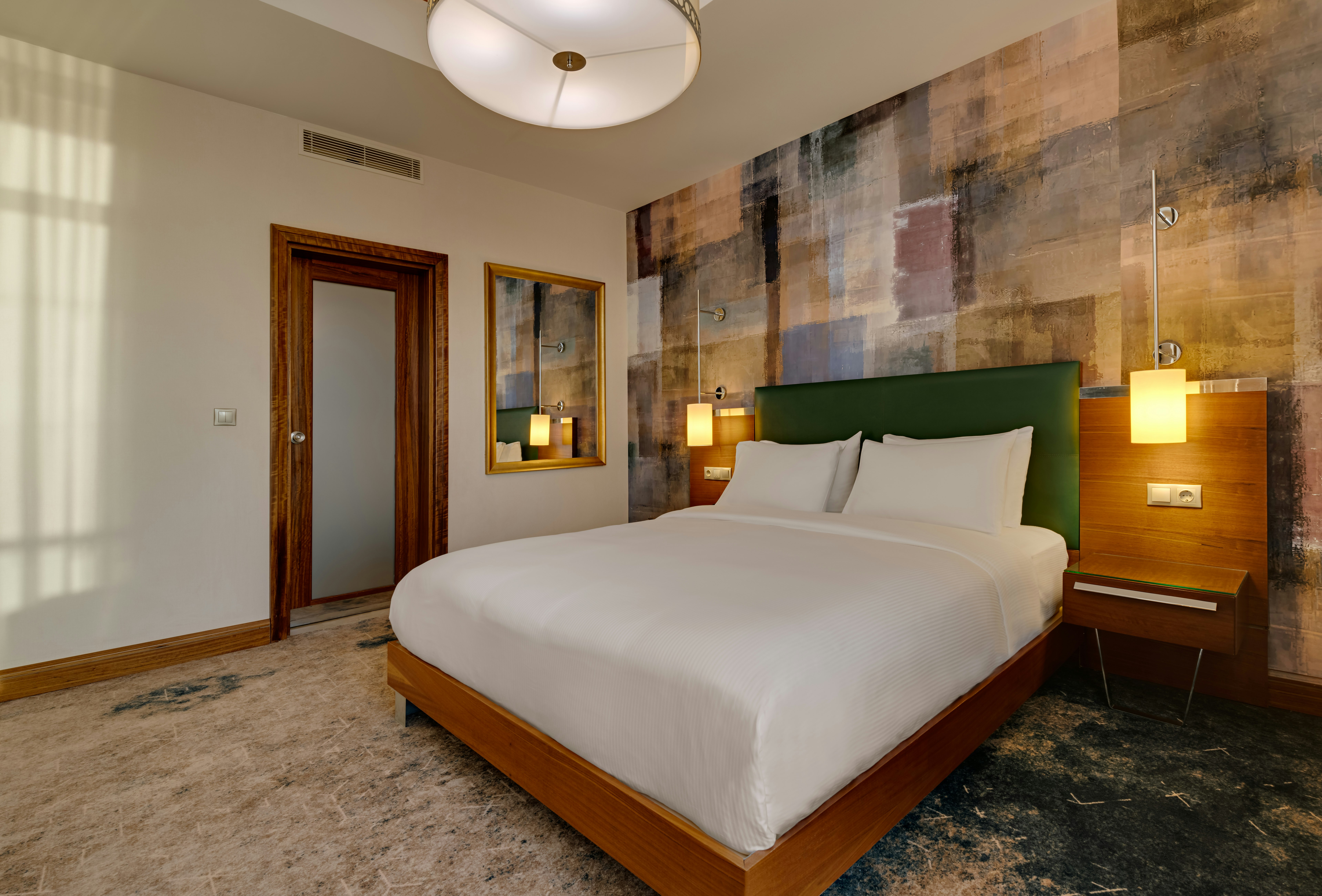 Ambassador, Suite, Lake View