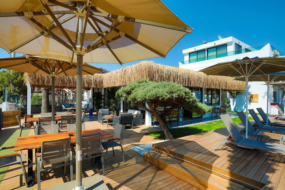 Yalipark Beach Hotel 55/65