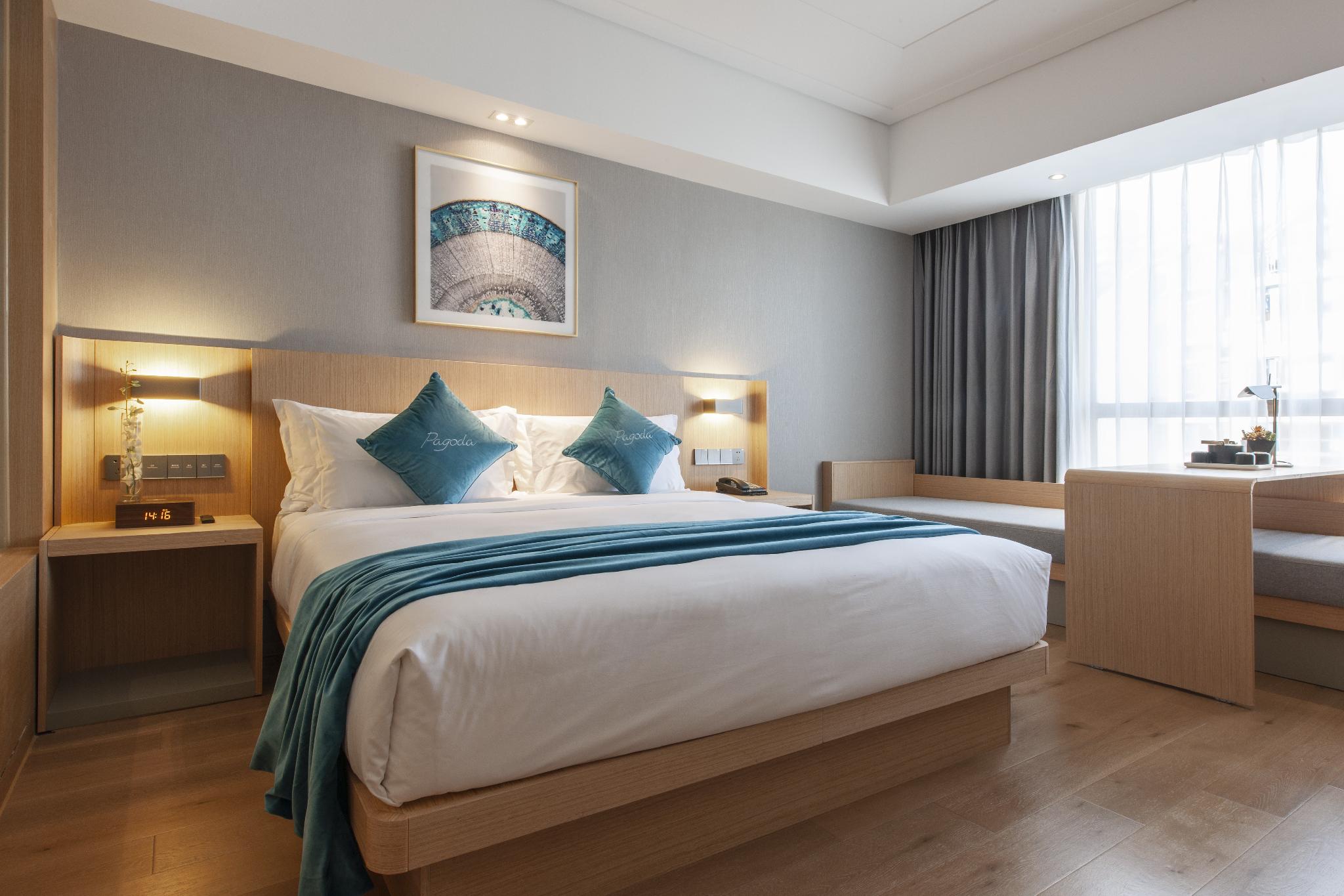 Four Seasons, King Bed