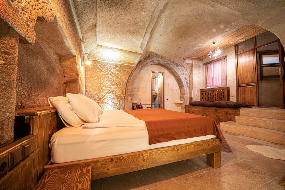 Alice in Cappadocia 7/46