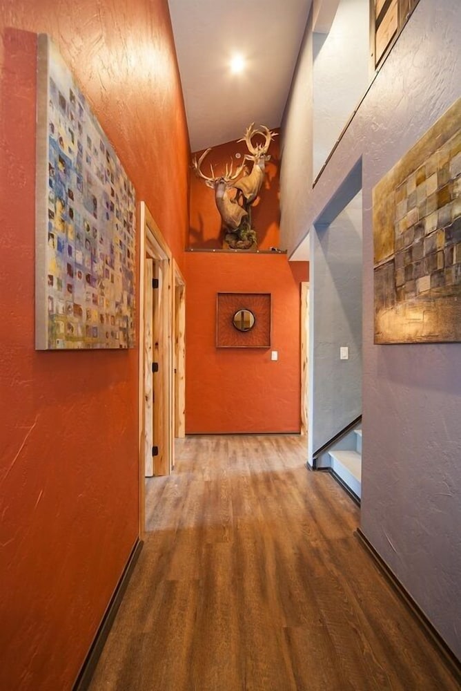 Log Cabin Lodge Suites 8/68