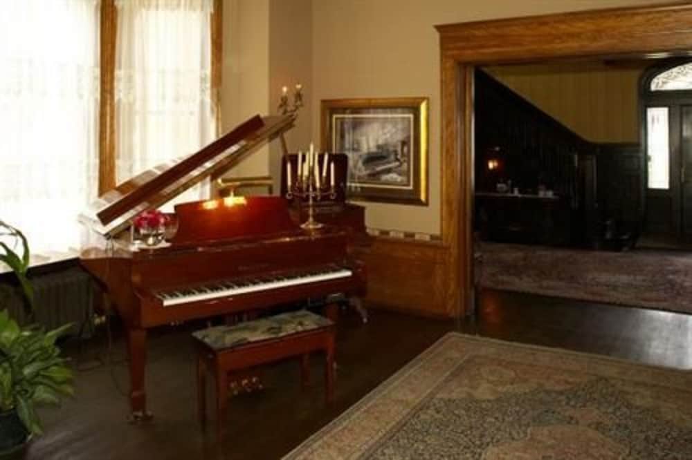 Vrooman Mansion Bloomington 55/72