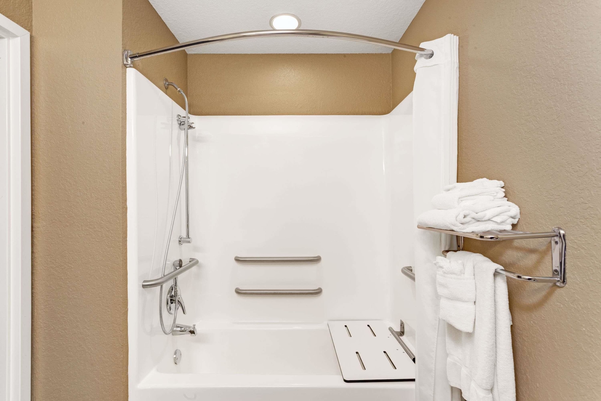 غرفة بسريرين كوين لذوي الإعاقة، Microtel Inn & Suites by Wyndham Woodstock/Atlanta North 3/3