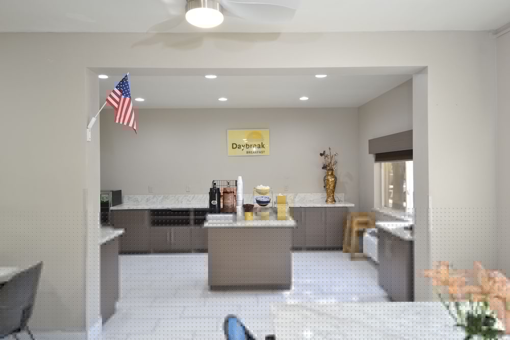 Days Inn & Suites By Wyndham Airport Albuquerque 31/38