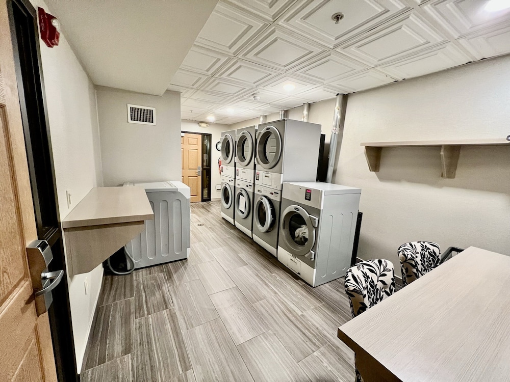 STAYBRIDGE SUITES DETROIT-NOVI 34/60
