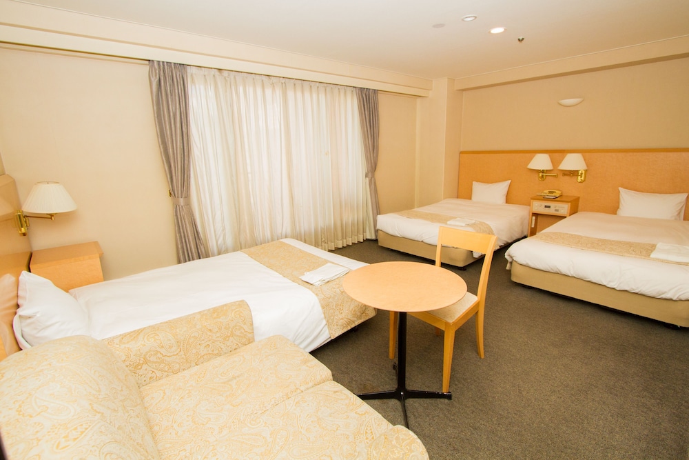 Hotel Camelot Japan 12/39