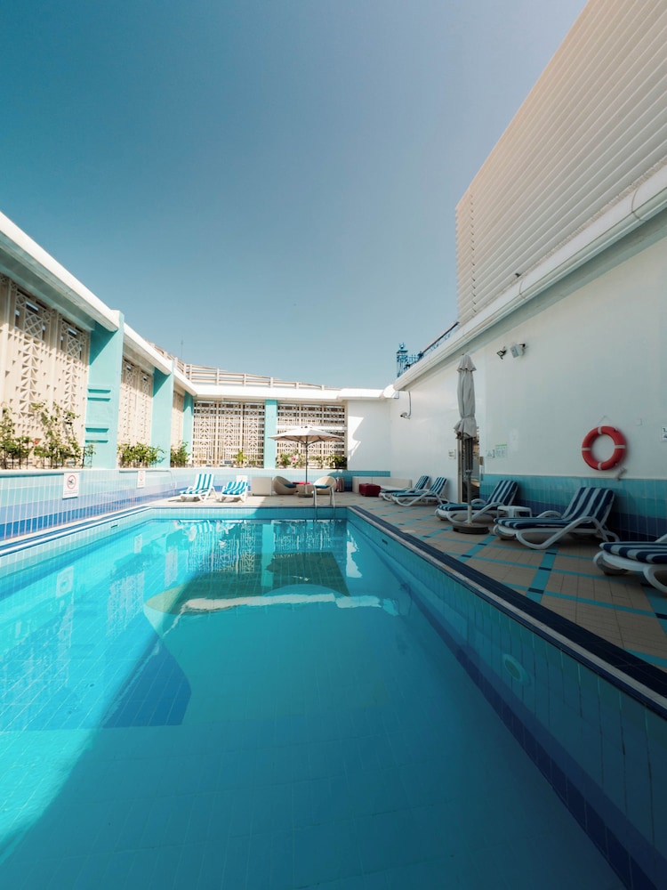 swimming pool spa