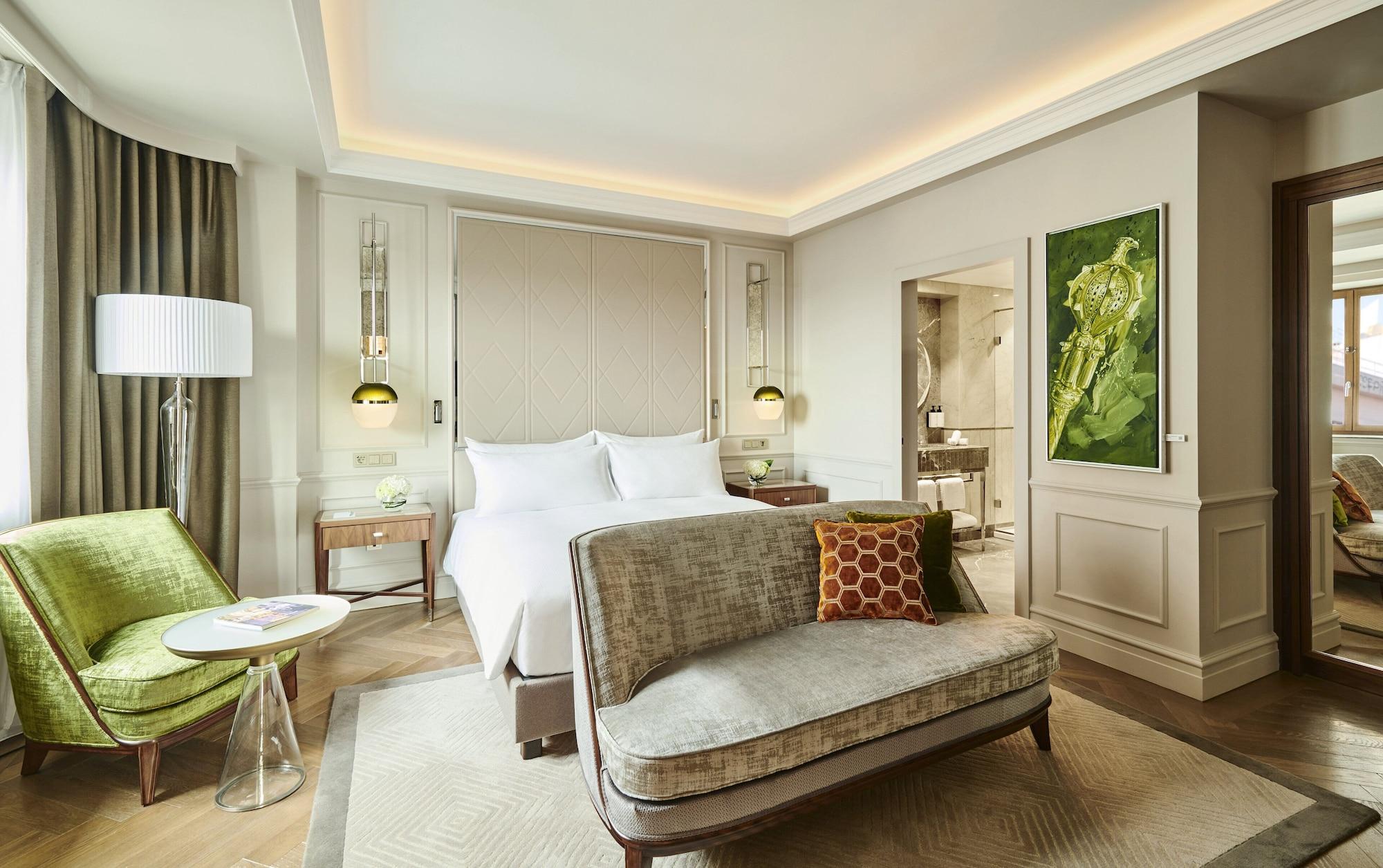 Palace, Studio, Suite