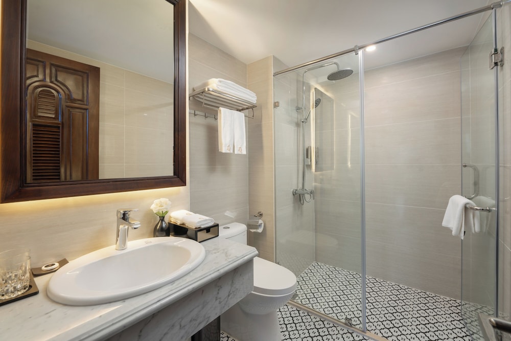 The Q Boutique Hotel 39/41