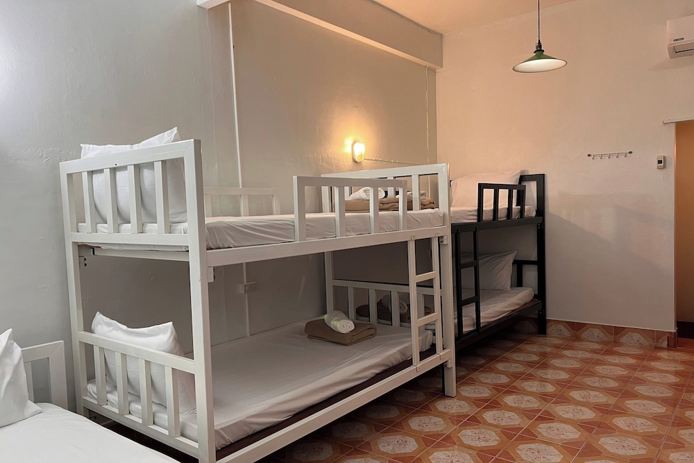 Phuket Old Town Hostel 35/61