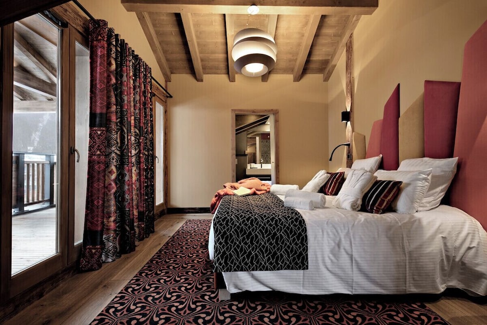 DUPLEX, EXECUTIVE