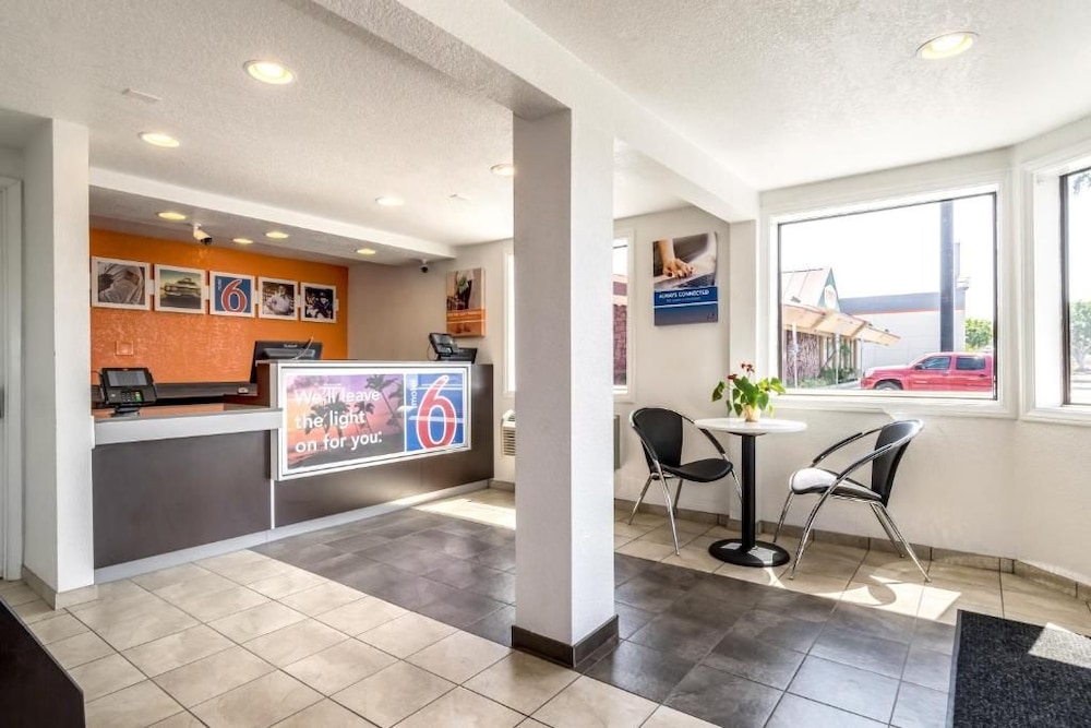 Motel6 Anaheim, CA - Fullerton East 9/59