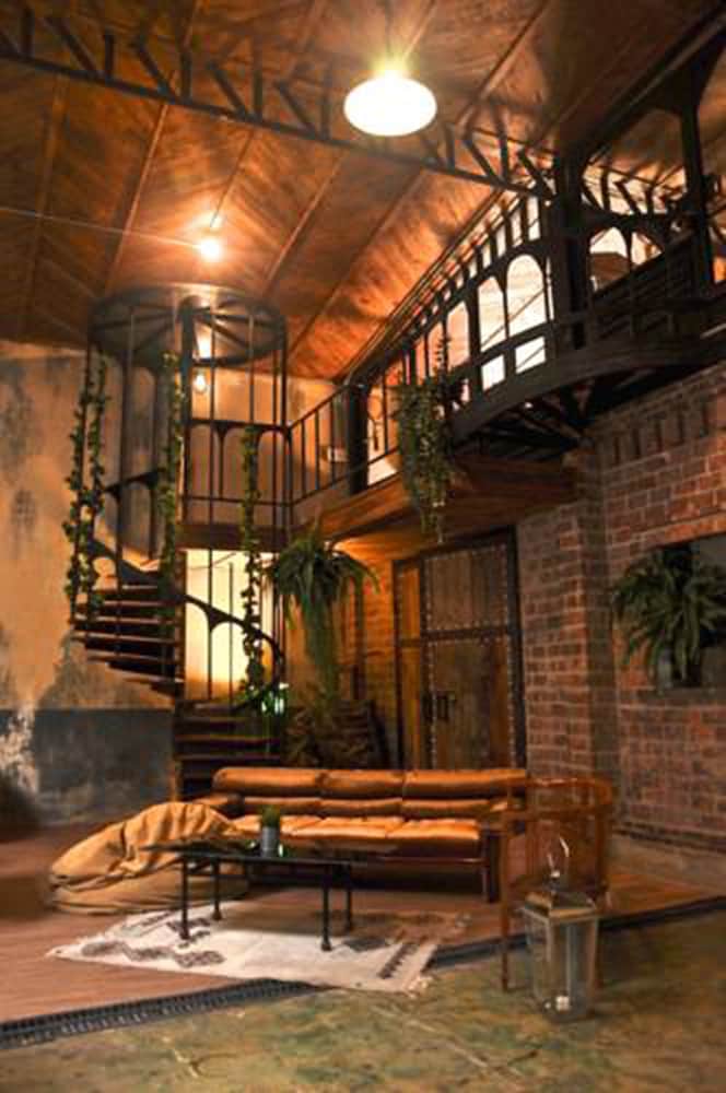 Issara Boutique Winery Hotel 1/78