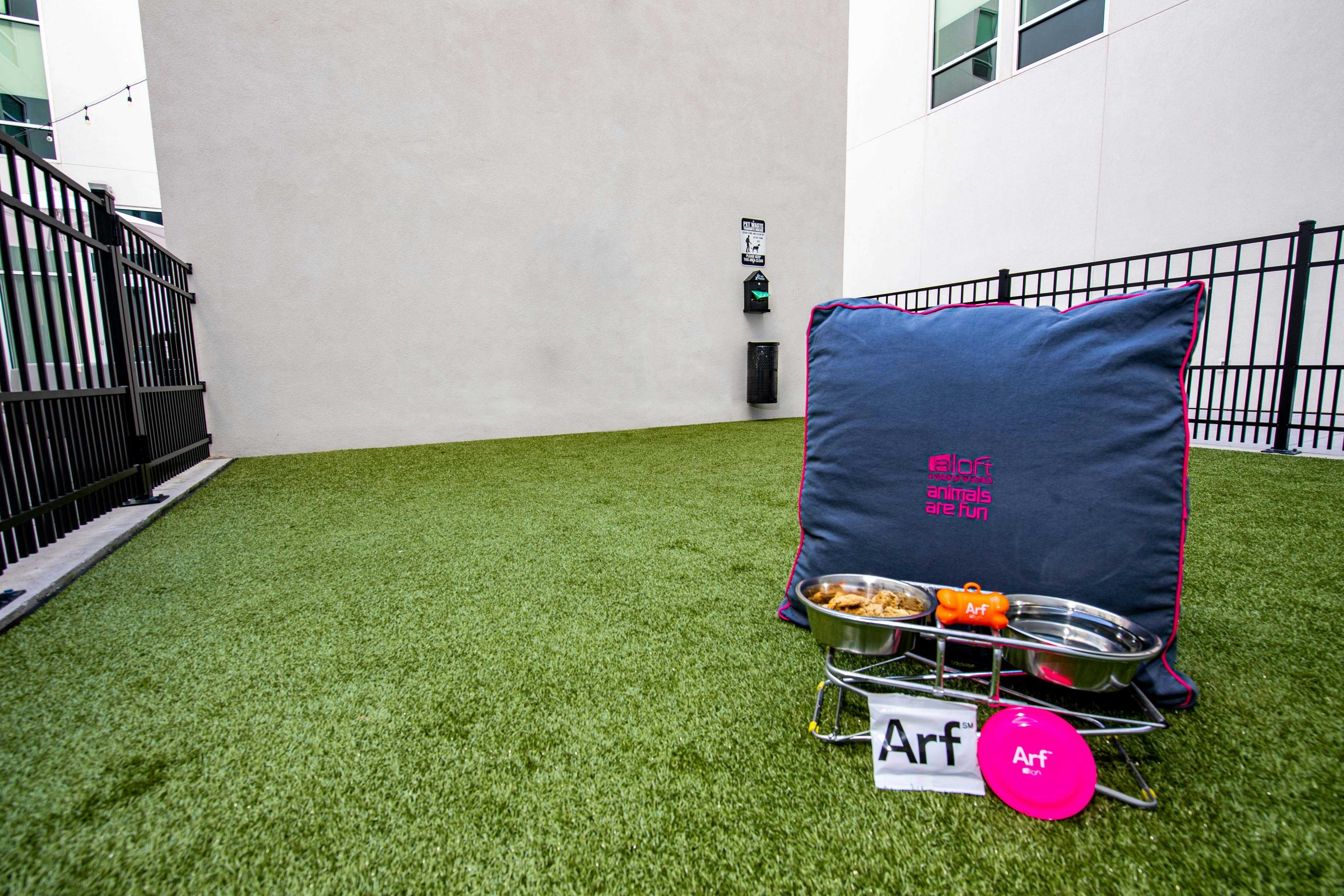Aloft Savannah Downtown Historic District 22/22