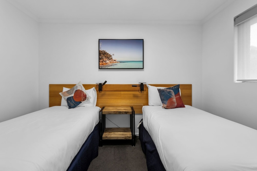 2 BEDROOMS, APARTMENT, COURTYARD AREA