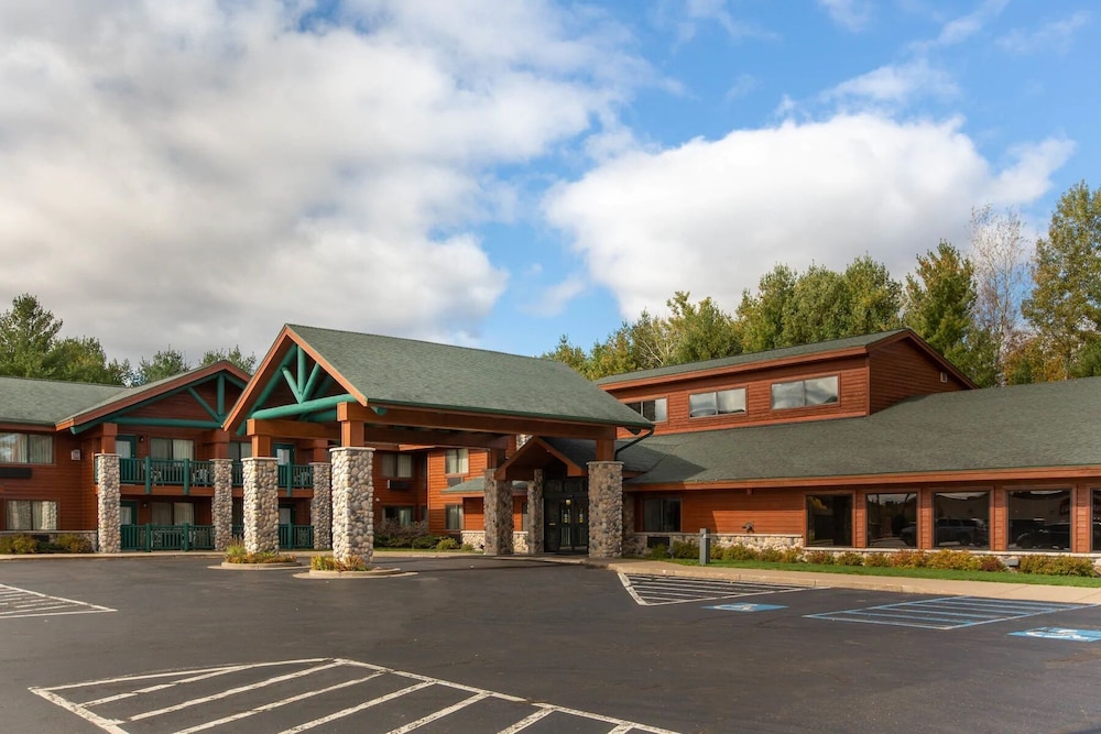 Quality Inn Ladysmith, WI 4/46