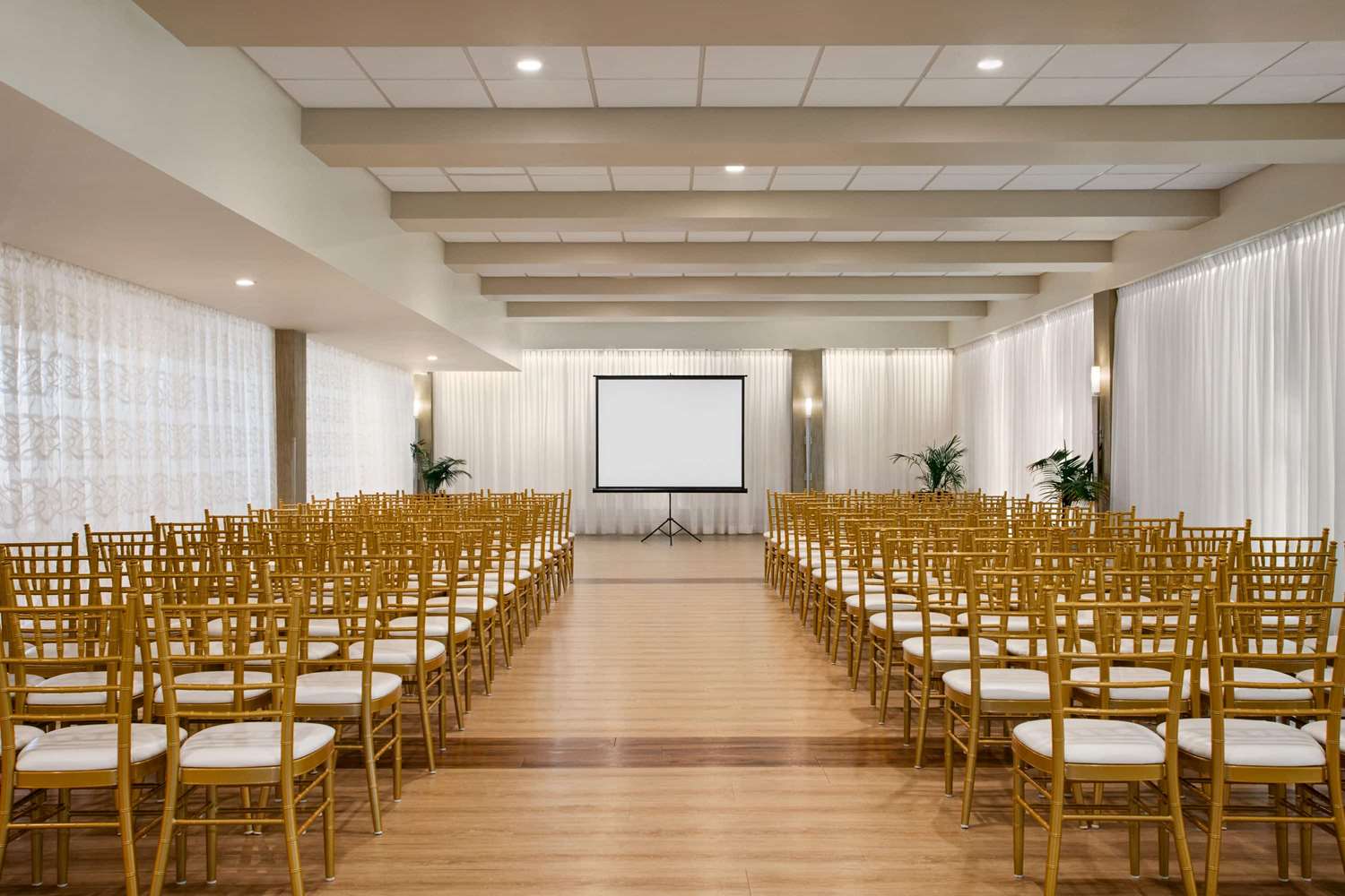 Wyndham Newport Hotel 13/19