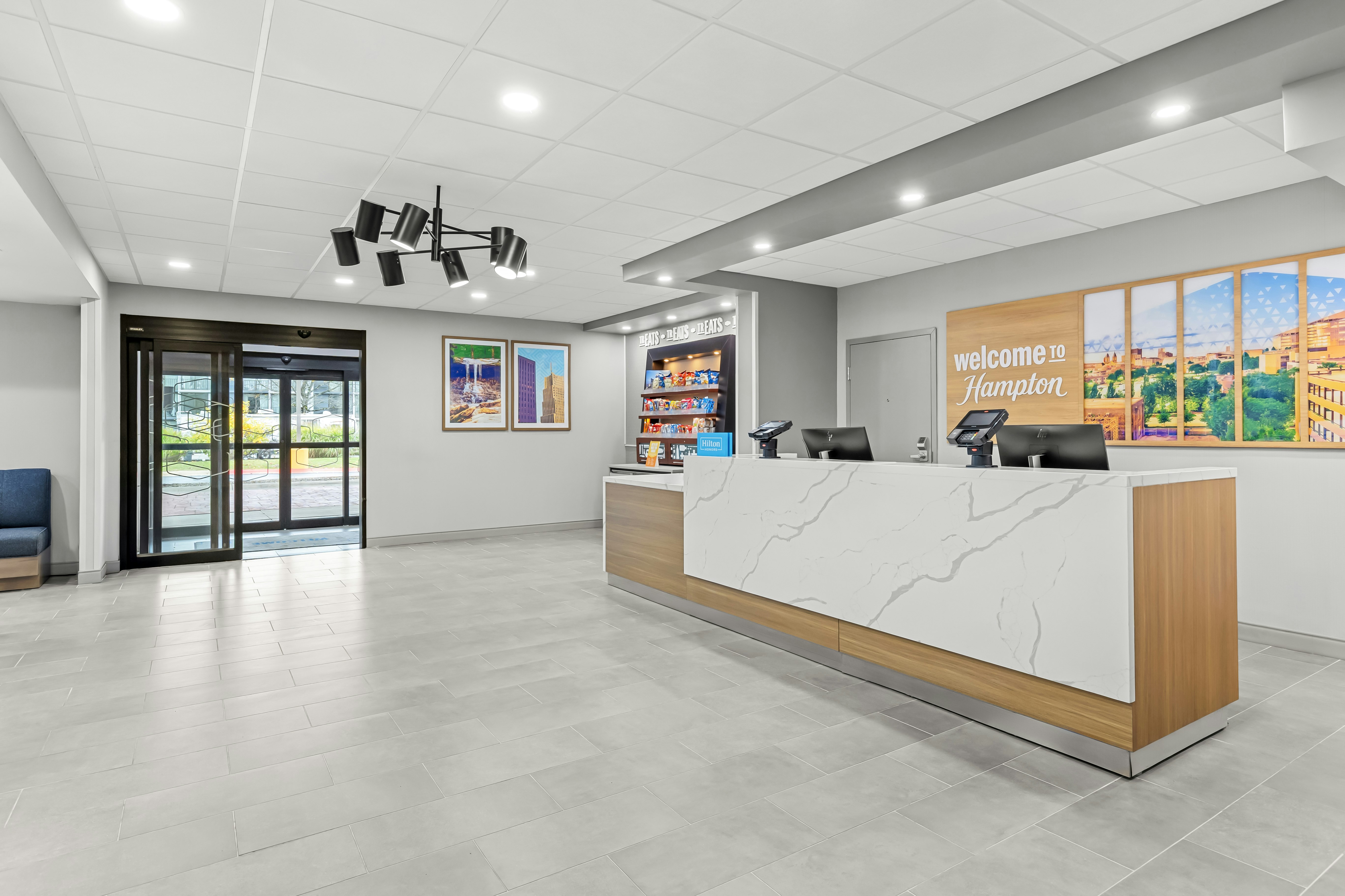 Lobby at Hampton Inn Akron-Fairlawn, AKRON - OH