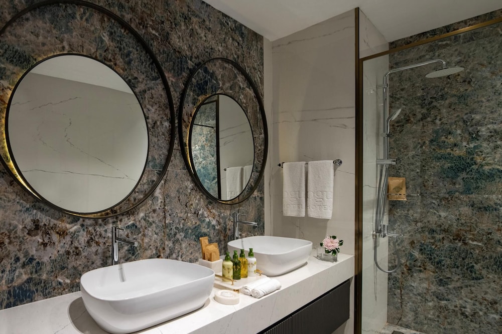 جناح عائلي بسرير مزدوج وسرير فردي بإطلالة على البحر، Vogue Hotel Supreme Bodrum 7/9