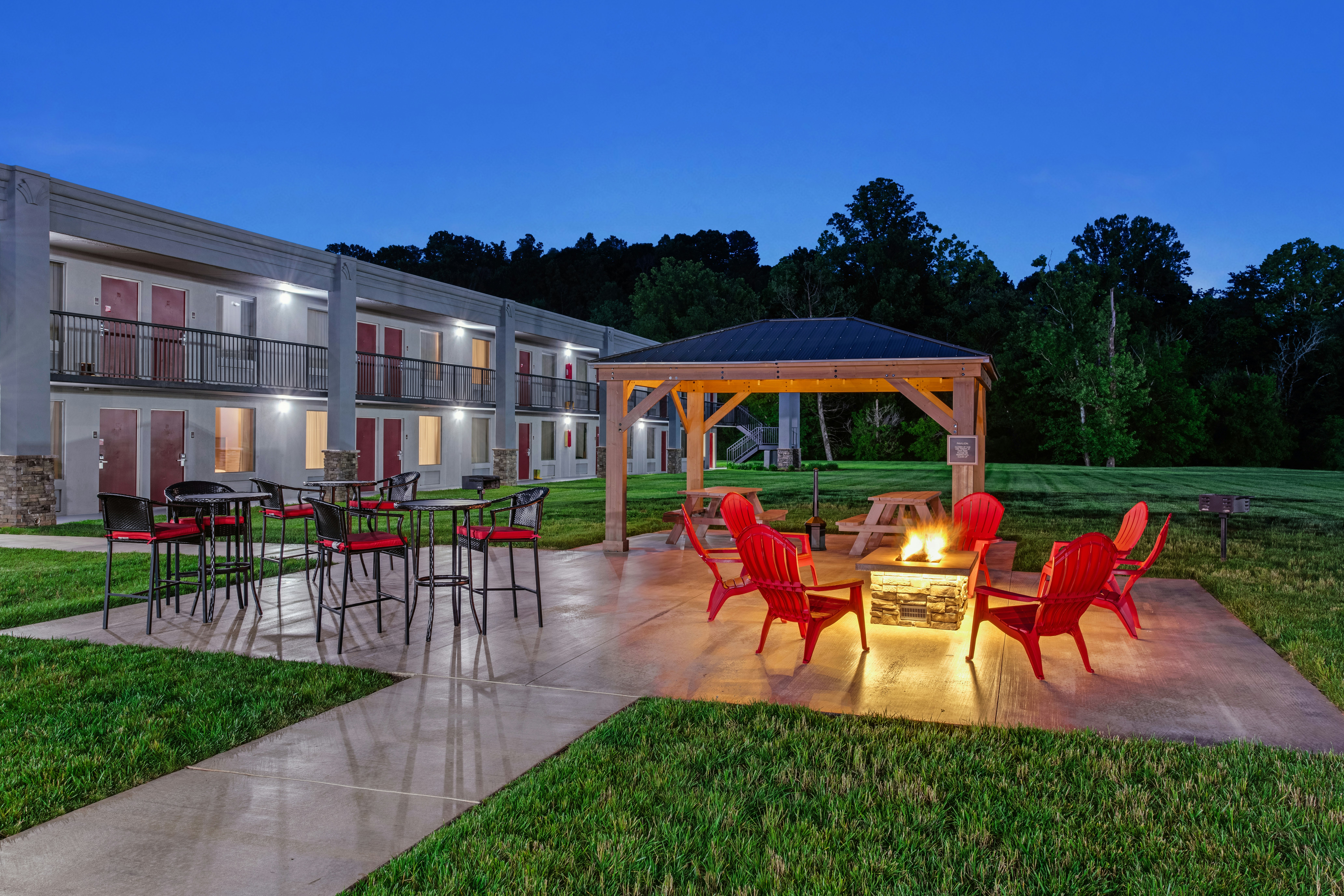 Red Roof Inn & Suites Wilkesboro 30/32