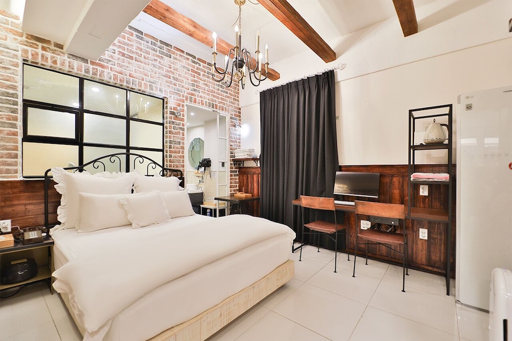 February Hotel Hwanggeum 19/93