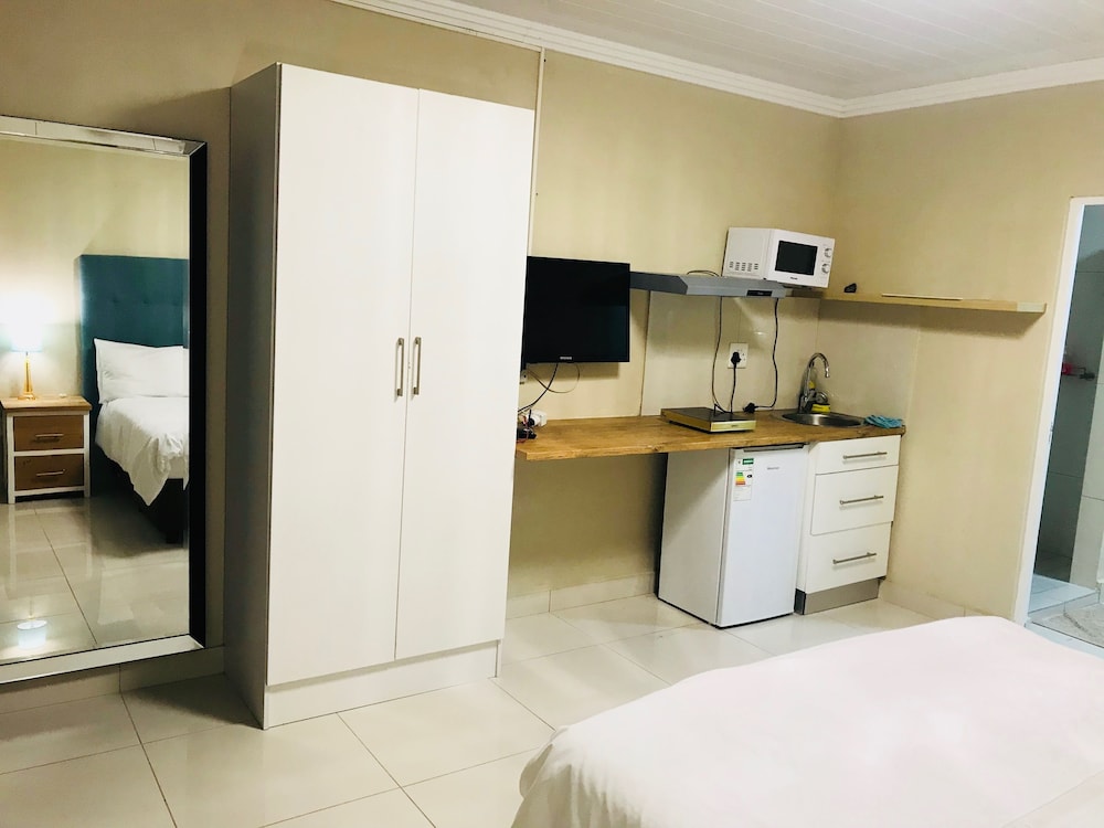 Sunset Beach Guesthouse 23/24