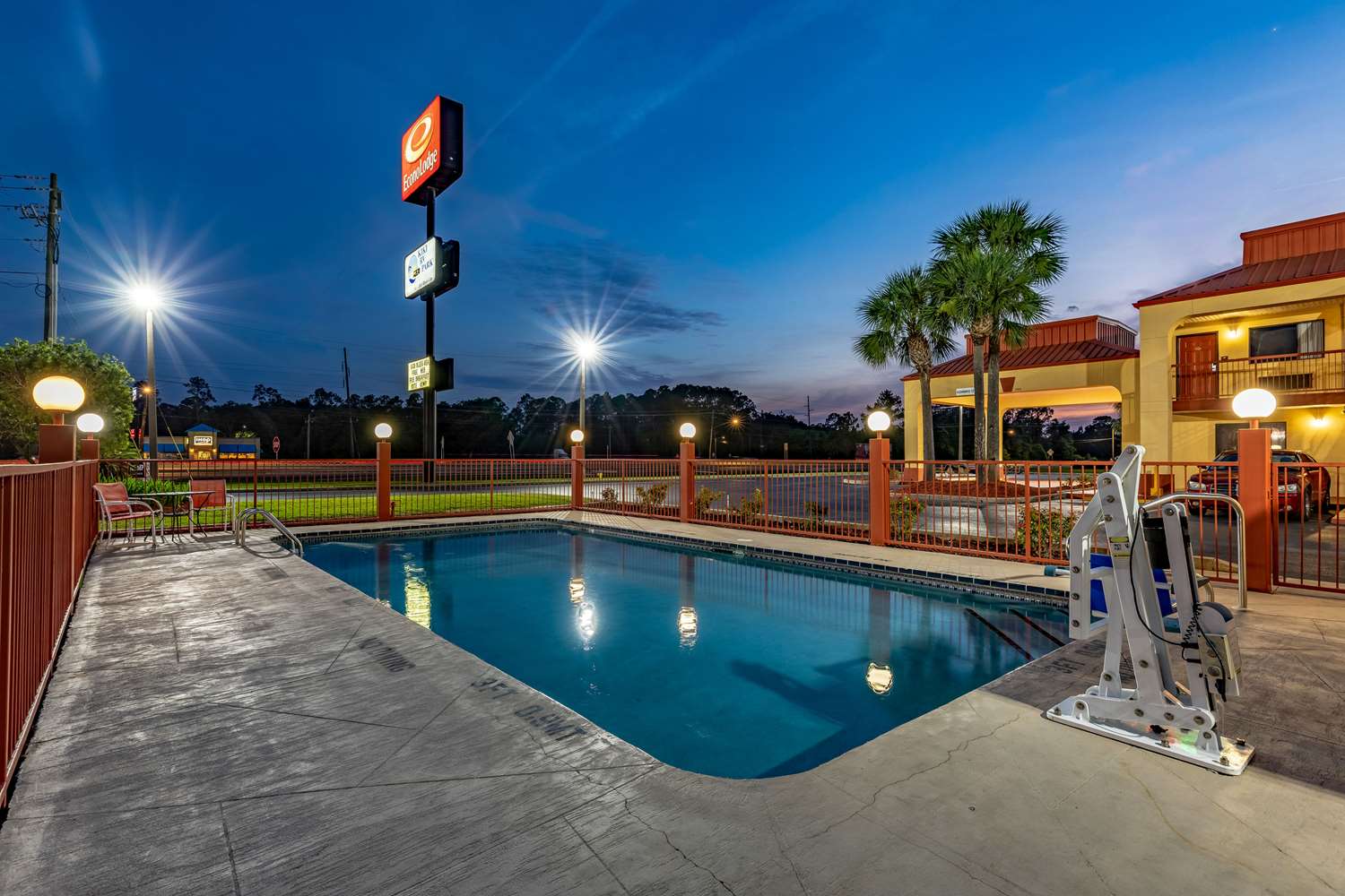 Econo Lodge Kingsland 24/25