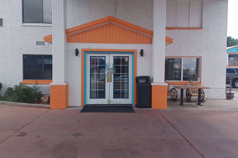 Howard Johnson by Wyndham Springerville 42/50