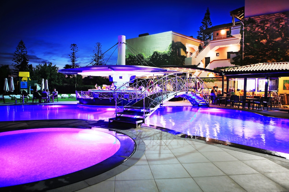 Marigianna Apartments 44/46