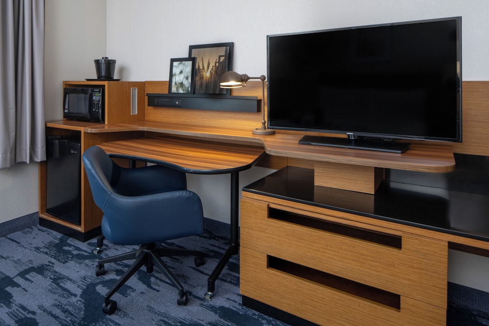 Fairfield Inn Suites By Marriott Ft Myers Cape Coral 38/50