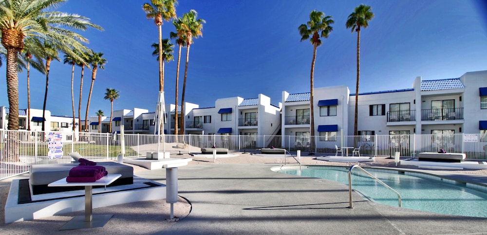 Serene Vegas Boutique Hotel 20/50