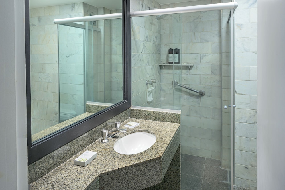 Bourbon Curitiba Hotel & Suites 48/50