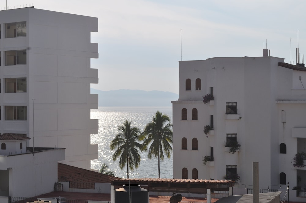 Hacienda Vallarta - Los Muertos Beach 1/44
