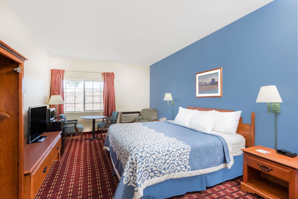 Days Inn & Suites By Wyndham Lordsburg 4/17