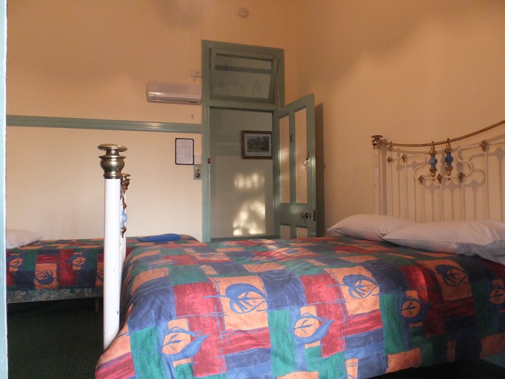 Criterion Hotel Warwick 18/43