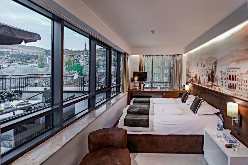 DELUXE, SINGLE, DOUBLE BED, CITY VIEW, BALCONY
