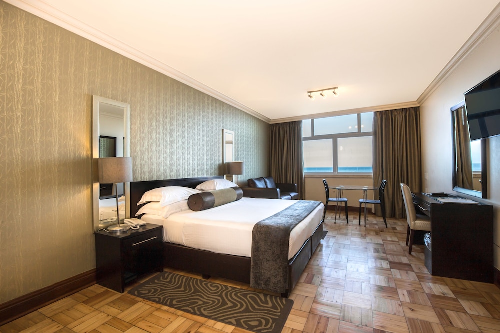 CONNECTING, KING BED
