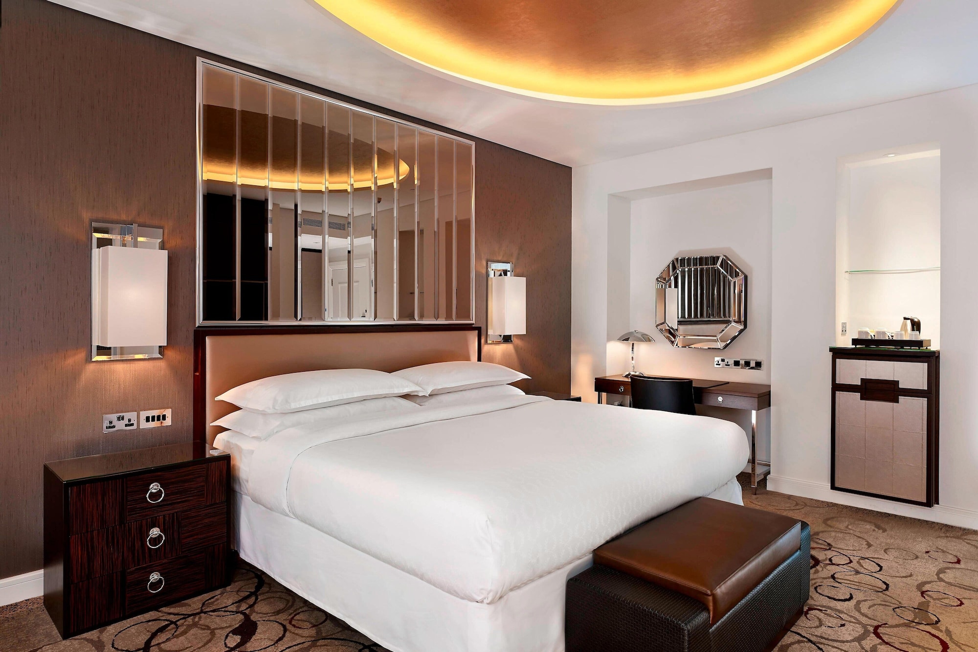 SUPERIOR, KING BED