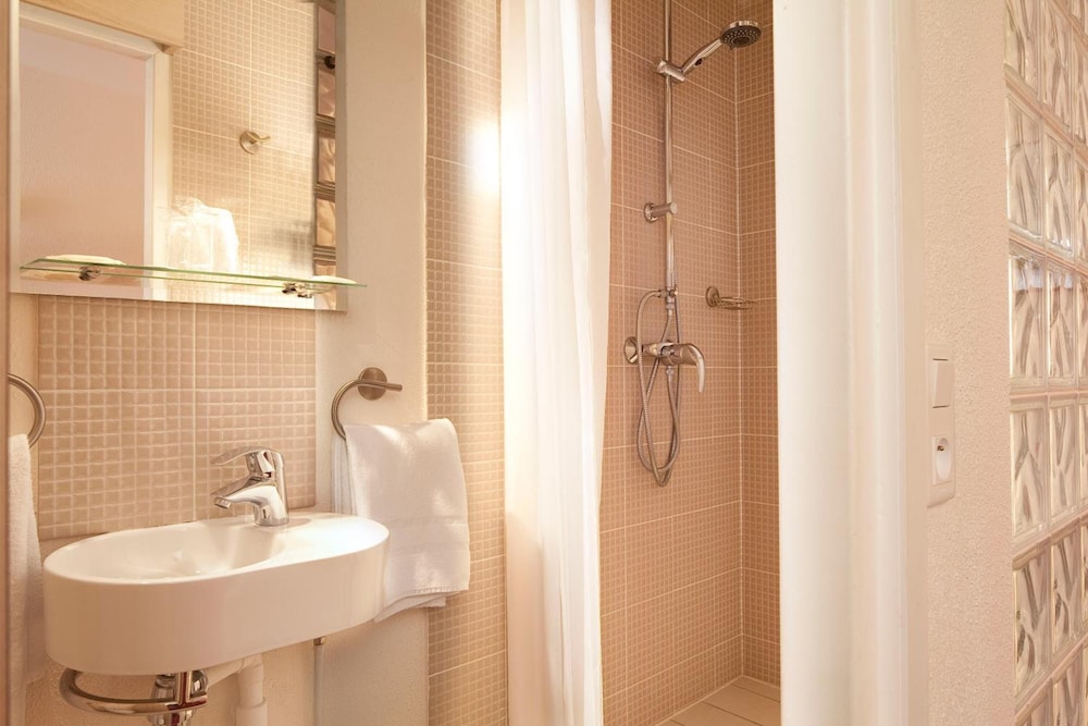HOTEL LONDRES SAINT HONORE 6/38