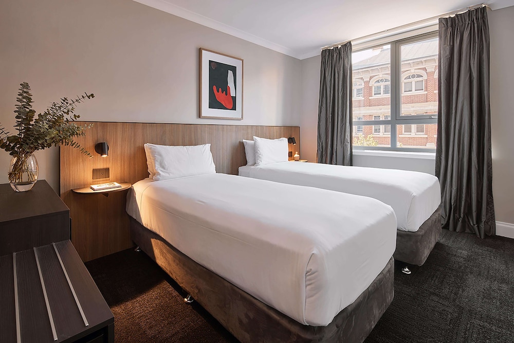 Pensione Hotel Perth 11/52