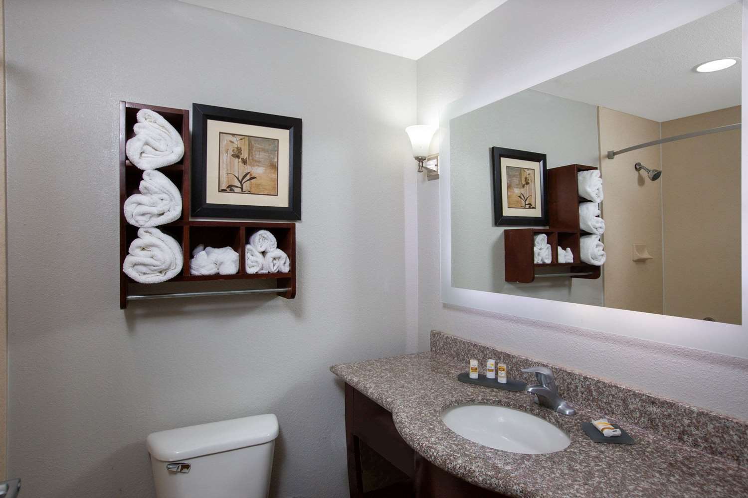 La Quinta Inn & Suites by Wyndham Tupelo 47/48