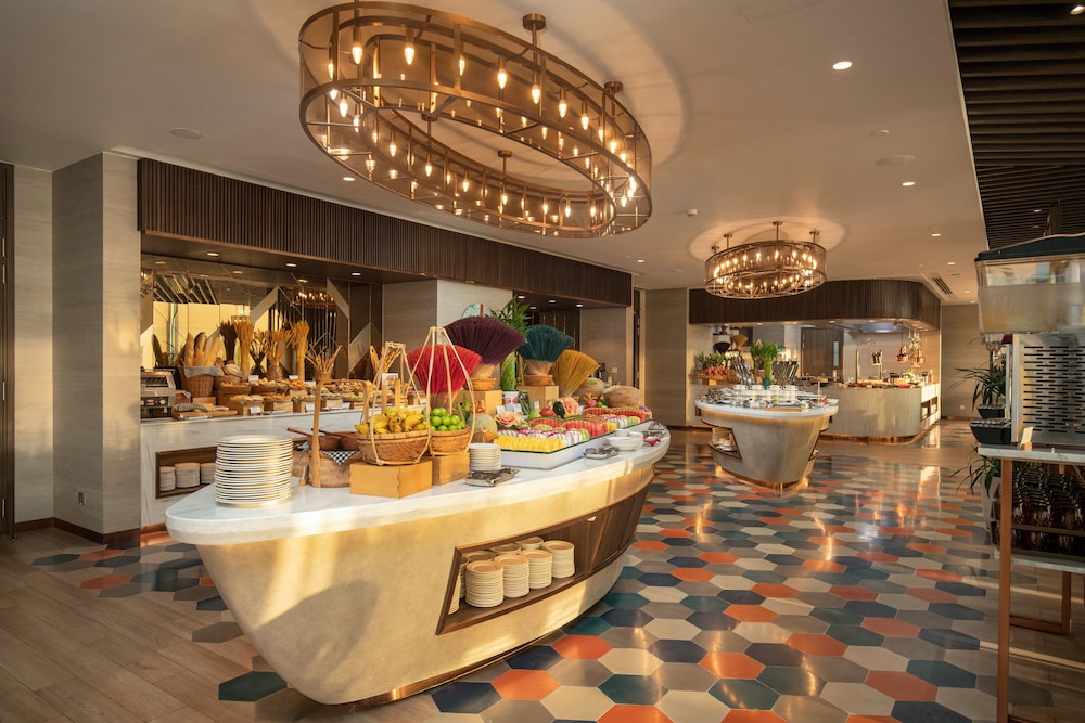 Radisson Hotel Danang 66/72