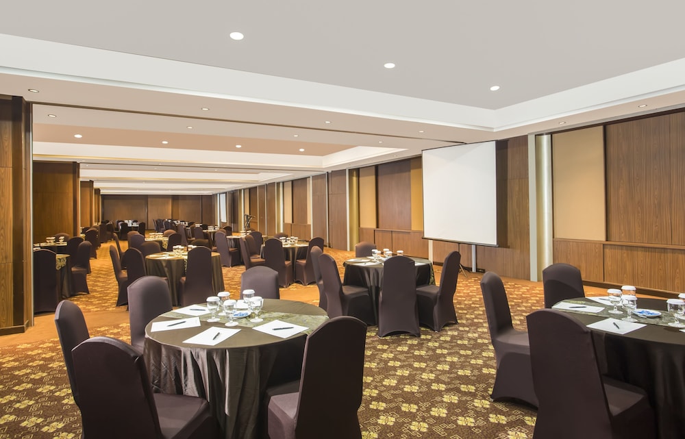 Swiss-Belhotel Bogor 52/63