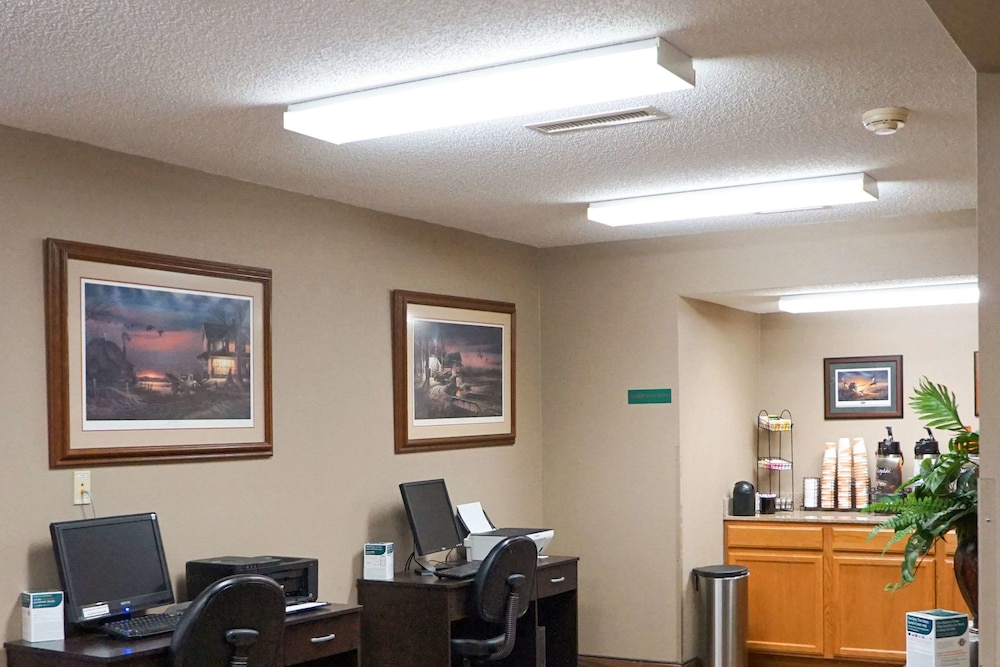 Quality Inn Suites Watertown 15/23