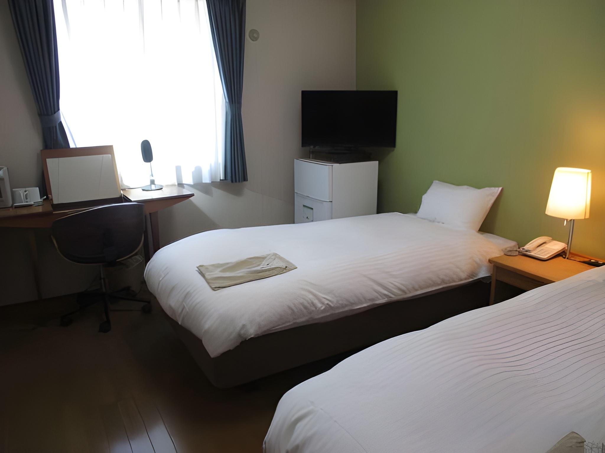 Petite, Twin Beds