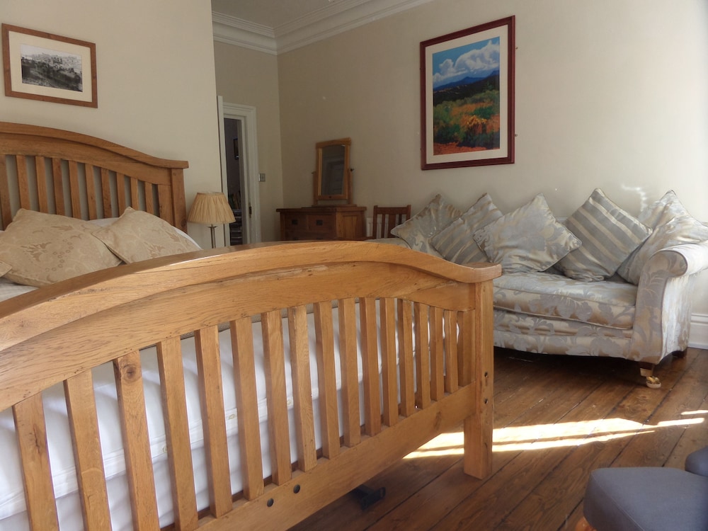 Broomfield House 32/50