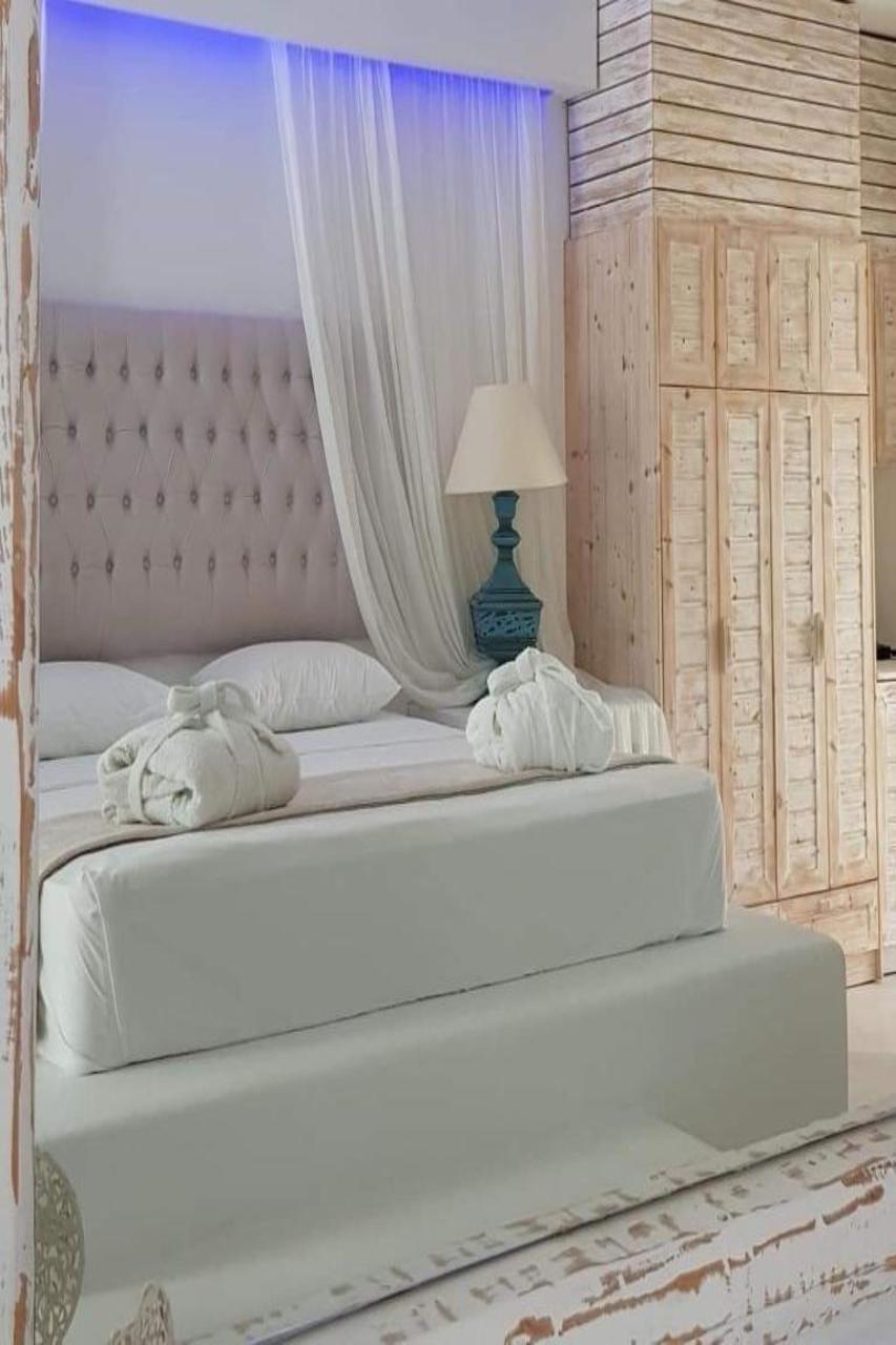 Kouros Home - Adults Only 22/32