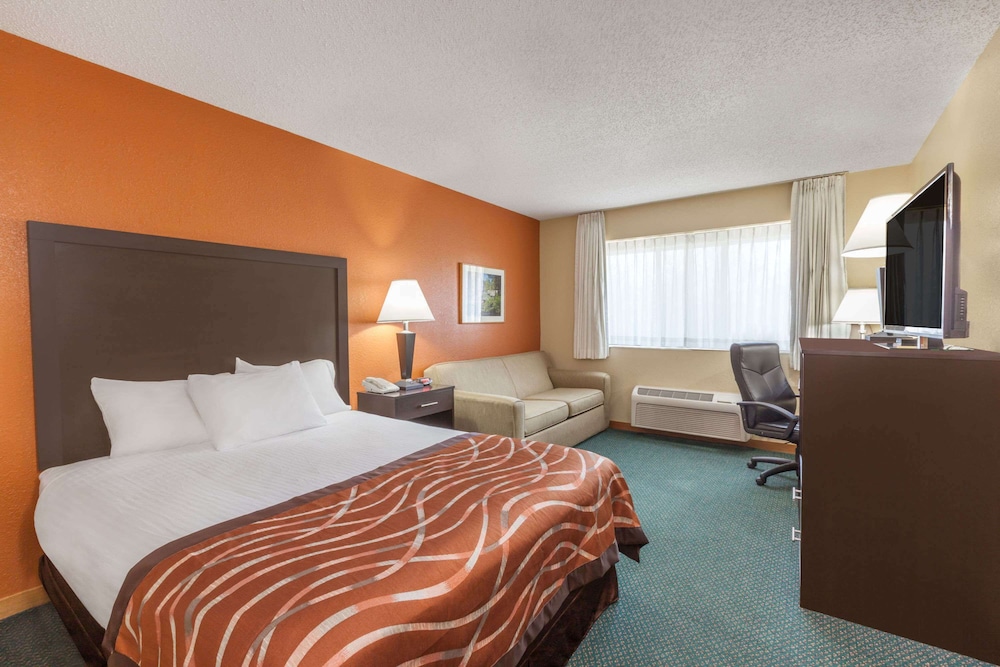 Baymont by Wyndham Midland 6/24